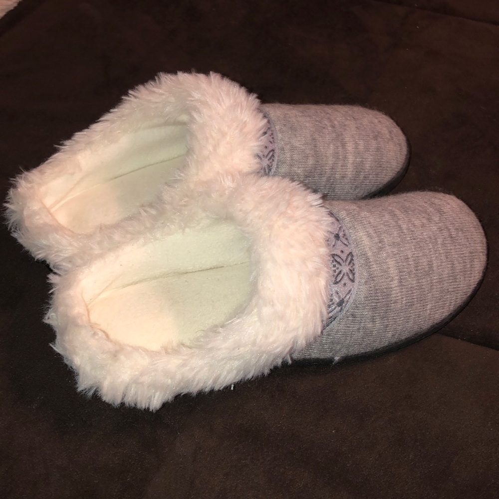 Isotoner-Faux Fur Slipper Women’s size 7.5-8